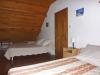 Chambre n° 2\nl lit en 140 1 lit en 90 avec traversin oreillers et 2 couvertures par lit