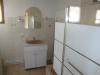 Salle de bain avec douche et bain, lavabo-bidet-seche cheveux